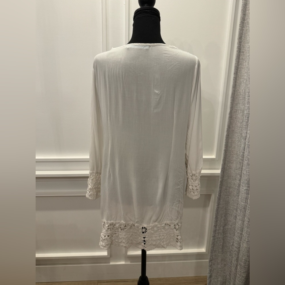 Large Women’s Cover Up - Picture 2 of 2